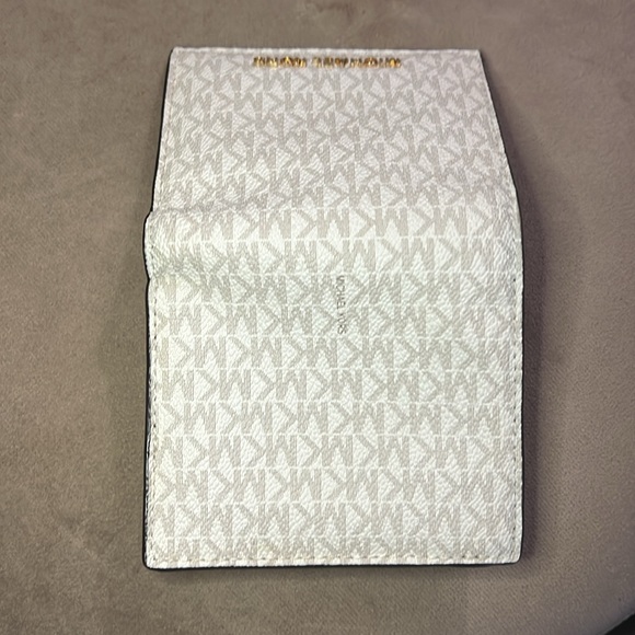 Michael Kors Wallet - Picture 4 of 5